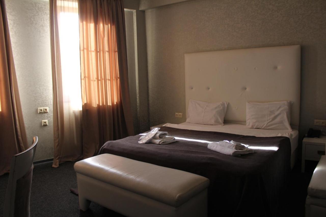 Hotel Plaza تبليسي المظهر الخارجي الصورة